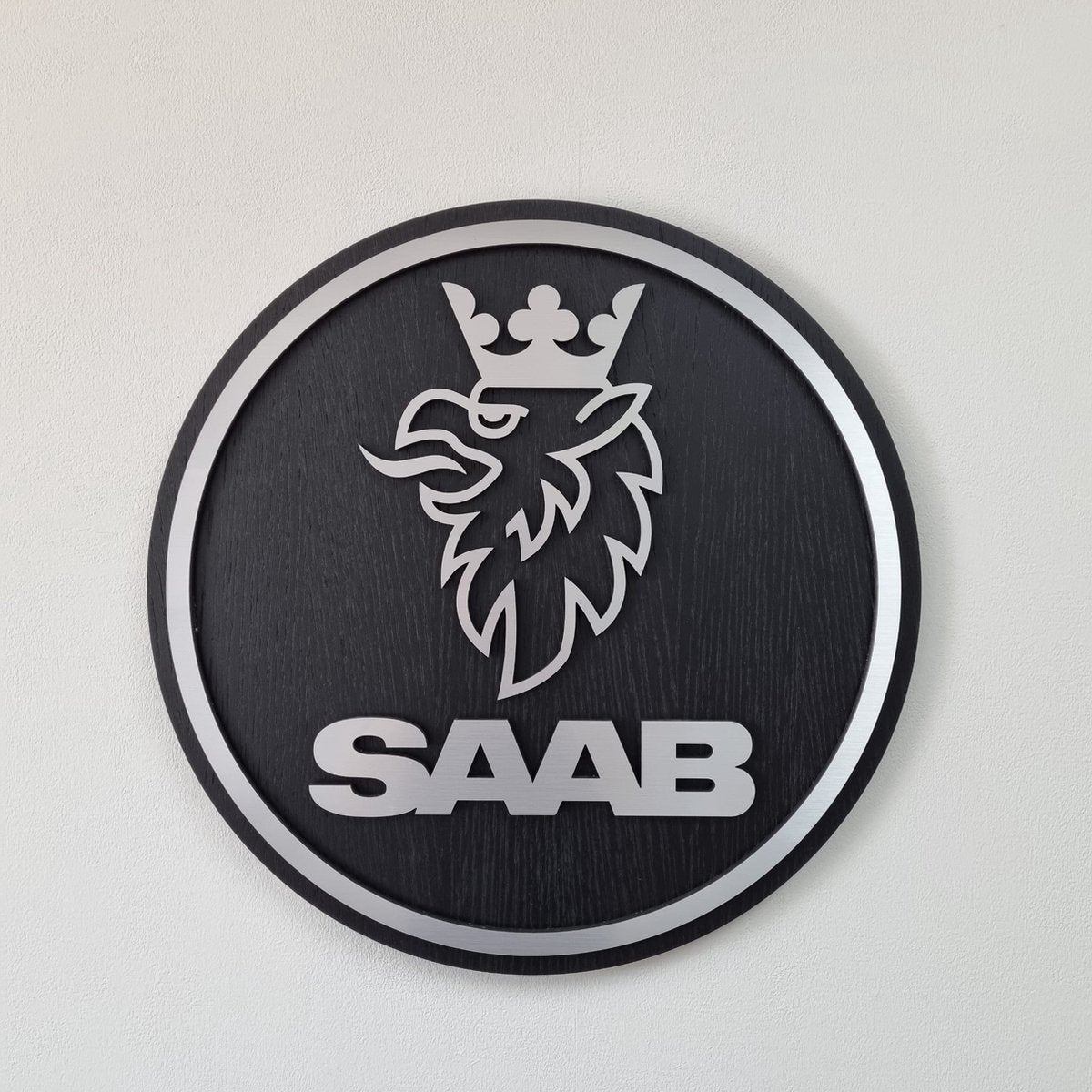 Saab logo - eiken, zwartkleurig wandpaneel - 50 cm breed