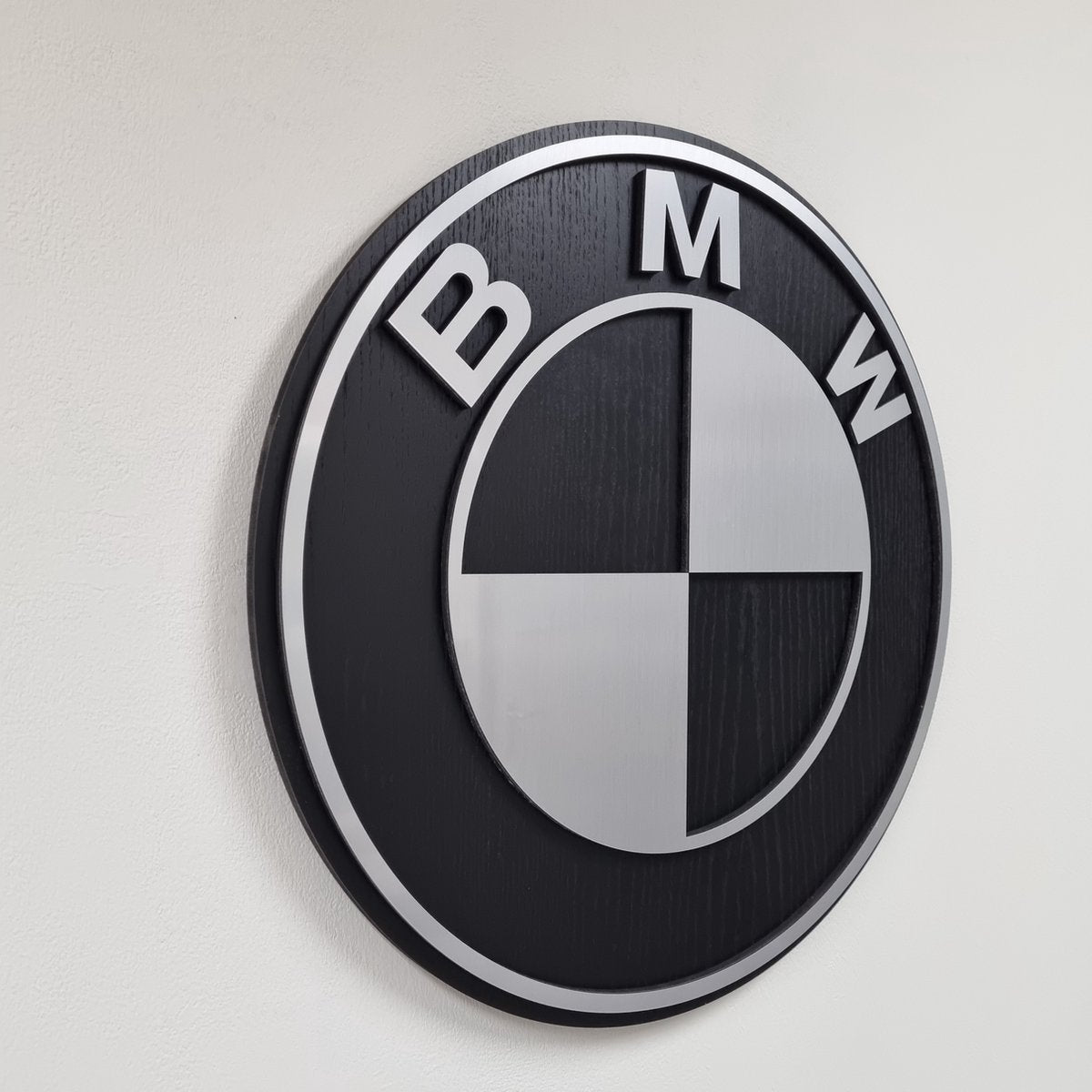 BMW logo - aluminium en zwartkleurig wandpaneel - 49cm breed