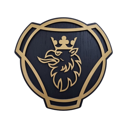 Scania logo - eiken, goud en zwartkleurig wandpaneel - 49 cm breed, 46cm hoog