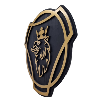 Scania logo - eiken, goud en zwartkleurig wandpaneel - 49 cm breed, 46cm hoog